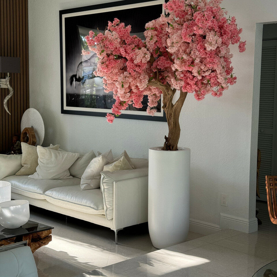 Pinke Kirschblüten in personalisierter mattweißer St. Tropez Vase