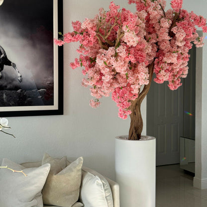 Pinke Kirschblüten in personalisierter mattweißer St. Tropez Vase