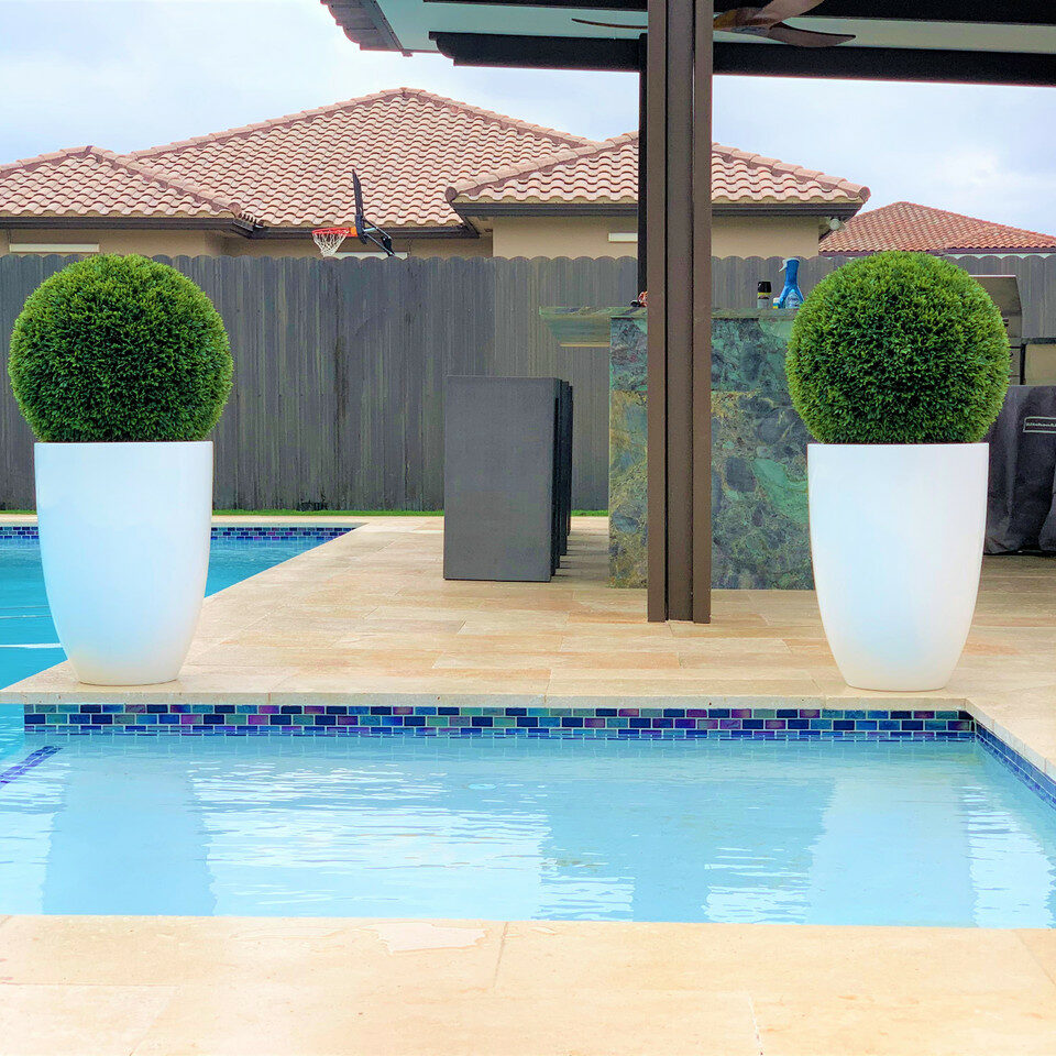 Topiary im Ben L Pflanzgefäß aus Fiberglas – 51 cm